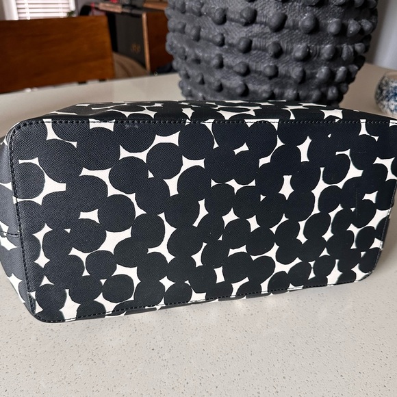 NWOT. Kate Spade tote - Picture 6 of 10
